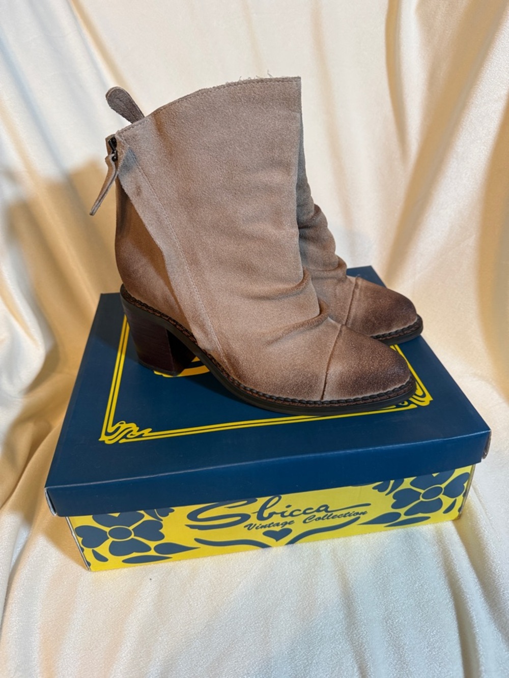 Sbicca Millie Beige Suede Slouchy Ankle Boots Burnished Toe Block Heel Women 7.5